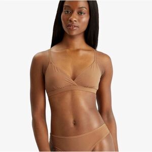 HALARA High Stretch Adjustable Strap Lounge Crossover Bra M Beige NWT B70